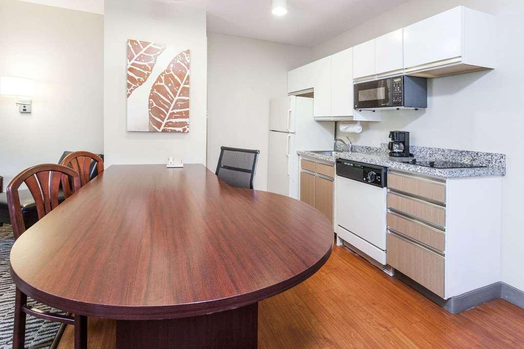 MainStay Suites Detroit Auburn Hills Chambre photo